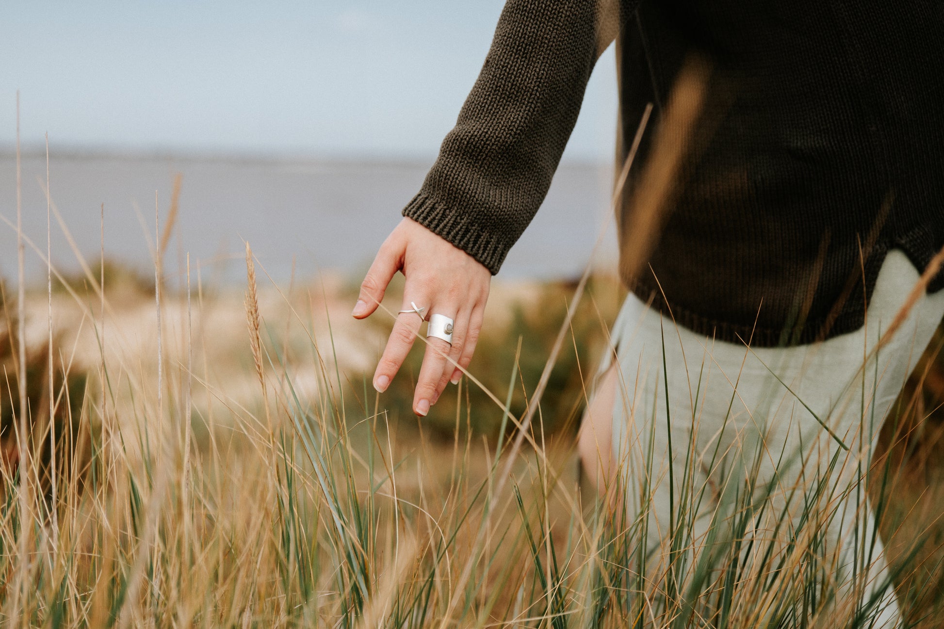 Minimalist handcrafted pure silver ring by KANSO